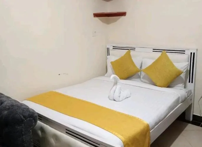 Spacious Studio Near Highway